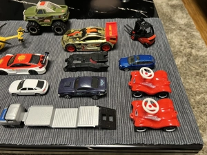 Spielzeug Autos Hubschrauber Bobby Car Bild 2