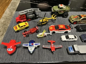 Spielzeug Autos Hubschrauber Bobby Car Bild 3