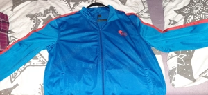 schöne atmungsaktive Sportjacke 