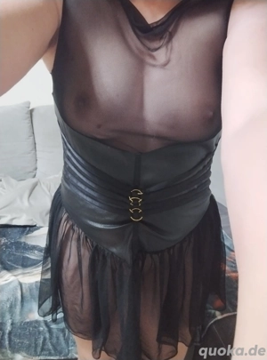 Schüchternes Girl verkauft geile Bilder von sich