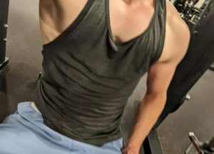 Sportler bietet Sex an gg TG