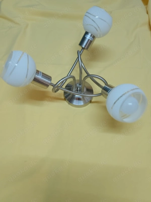 3 Flammige Deckenlampe mit  3 neuen  6,0 Watt E 14 Led Birnen.