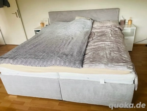 Bett mit Bettkasten und Matratze