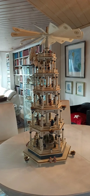 Erzgebirge Weihnachtspyramide 6 Etagen 105 cm hoch weiß blau 