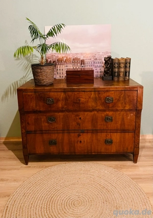 Kommode, antik, frühes Biedermeier, 1825, Schloss Möbel, durchlaufendes Furnier, Nussbaum
