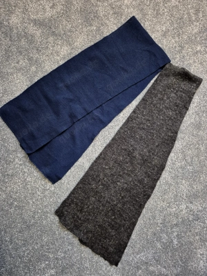 Schal dunkelblau und Schal dunkelgrau je 2 Euro