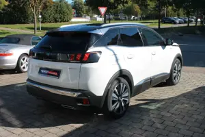 Peugeot 3008 Hybrid4 300 GT Bild 3