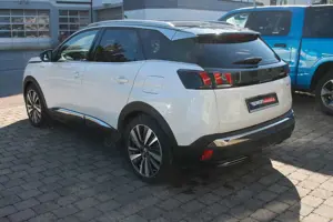 Peugeot 3008 Hybrid4 300 GT Bild 4