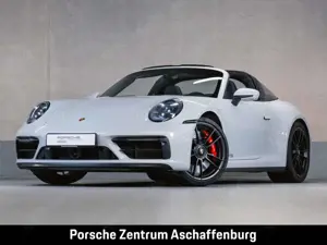 Porsche 992 911 Targa 4 GTS Hinterachslenkung 18 Wege Nachts.