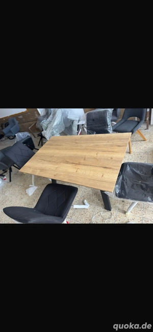 Neue stuhle und Neue Tisch.   