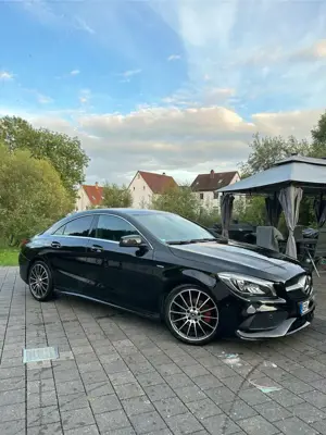 Mercedes-Benz CLA 180 7G-DCT AMG Line Bild 2