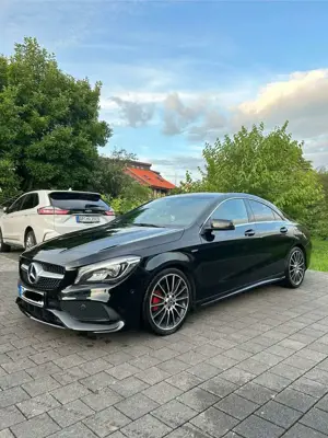Mercedes-Benz CLA 180 7G-DCT AMG Line Bild 3