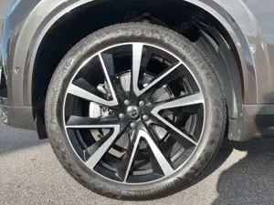 Volvo XC90 B5 AWD Plus Dark 7-Sitzer  AHK ACC BLIS Bild 2
