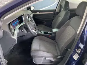 Volkswagen Golf 8 1.5 eTSI DSG Move PANO+NAVI+ACC+MATRIX Bild 5