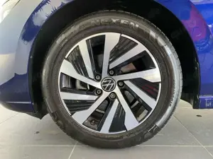 Volkswagen Golf 8 1.5 eTSI DSG Move PANO+NAVI+ACC+MATRIX Bild 3