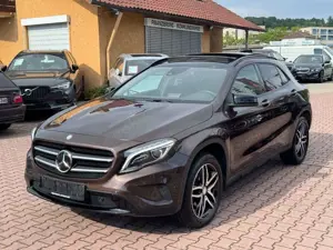 Mercedes-Benz GLA 200 d 4 Matic AHK+PANO+CAM+MEMORY+DISTRONIC+