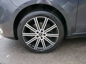 Mercedes-Benz V 300 d Avantgarde Edition*ALLRAD*NAVI*ACC*PDC*KAMERA*LE Bild 4