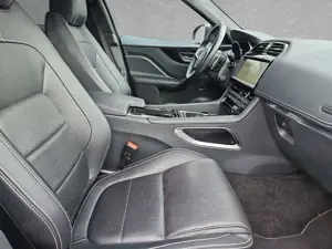Jaguar F-Pace 20d R-Sport Bild 4