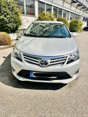 Toyota Avensis 2.0 linea sol