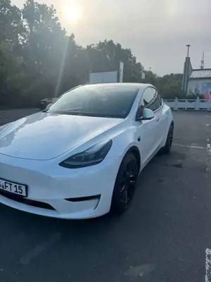 Tesla Model Y Long Rang Dual Motor AWD 1.Hd Mwst