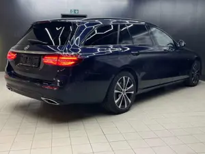 Mercedes-Benz E 300 Exclus NIGHT+WIDES+PANO+MULTIB+HEAD+VOLL Bild 5