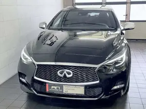 Infiniti Q30 S AWD Premium City Black AFS+Leder+Navi Bild 3
