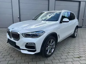BMW X5 xDrive 45 e xLine HuD Laser Pano SoftClose HK