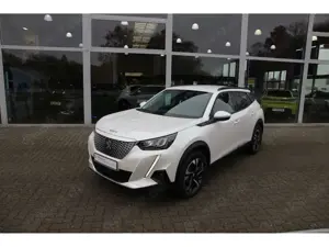 Peugeot 2008 (e-) Allure Pack 136 11KW OBC Carplay Cam