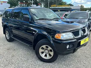 Mitsubishi Pajero 4x4*Klimaaut.*Trittbretter* TÜV Neu