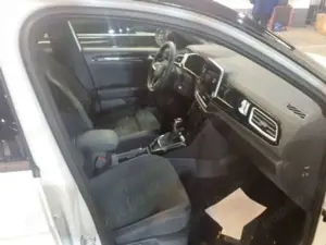 Volkswagen T-Roc R-LINE 1.5 TSI DSG LED+ NAV AHK KAM 17" Bild 5