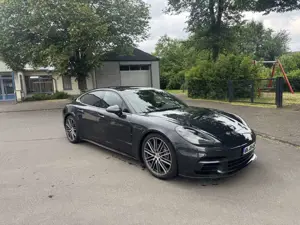 Porsche Panamera 4