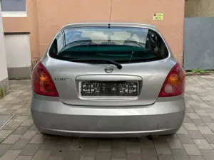 Nissan Almera Almera Fließheck  5 Türer