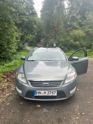 Ford Mondeo Turnier 2.0 Ghia X Bild 2