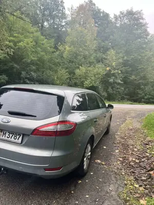 Ford Mondeo Turnier 2.0 Ghia X Bild 4