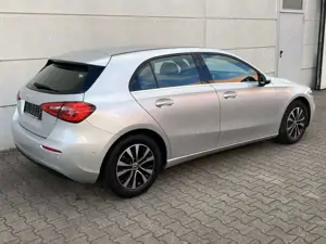 Mercedes-Benz A 200 DCT Aut. Business RKam Shz Tmat DAB Nav Bild 3