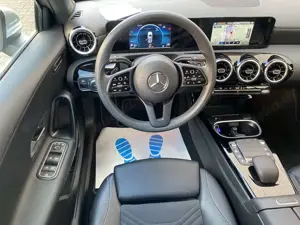 Mercedes-Benz A 200 DCT Aut. Business RKam Shz Tmat DAB Nav Bild 4