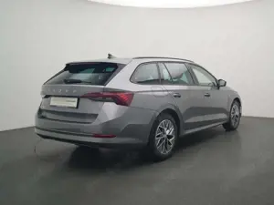 Skoda Octavia Combi Tour NAVI VIRT ACC LED PDC SHZ Bild 2