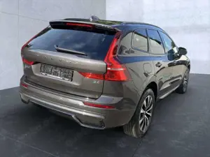Volvo XC60 XC 60 Plus Dark 2WD Bluetooth Navi LED Klima Bild 4