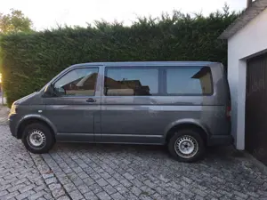Volkswagen T5 Transporter Kombi Bild 2