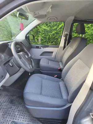 Volkswagen T5 Transporter Kombi Bild 5