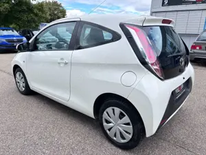 Toyota Aygo 1.0 x-play*2.HAND-EURO 5-KLIMA-WR* Bild 4