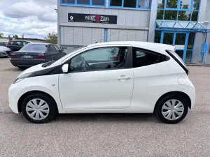 Toyota Aygo 1.0 x-play*2.HAND-EURO 5-KLIMA-WR* Bild 5