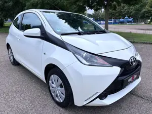 Toyota Aygo 1.0 x-play*2.HAND-EURO 5-KLIMA-WR* Bild 2