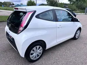 Toyota Aygo 1.0 x-play*2.HAND-EURO 5-KLIMA-WR* Bild 3