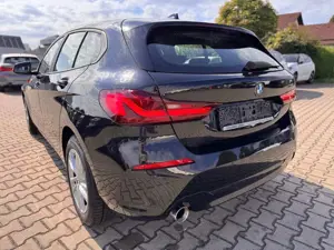 BMW 118 i Limousine LED LENKRADHZ. PDC Bild 5