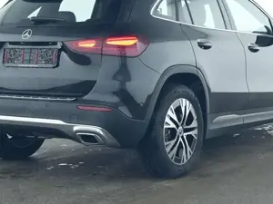Mercedes-Benz GLA 180 Progressive+Leder+Panodach+AHZV+Volldig Bild 3
