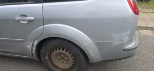 Ford Focus Turnier 1.6 Ti-VCT Ghia Bild 3