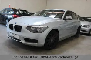 BMW 118 i Lim. 5-trg. wenig Km*Navi*2.Hand*Scheckheft Bild 1