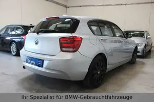 BMW 118 i Lim. 5-trg. wenig Km*Navi*2.Hand*Scheckheft Bild 4