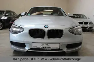 BMW 118 i Lim. 5-trg. wenig Km*Navi*2.Hand*Scheckheft Bild 2